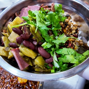 驚喜餐:牛肉酸菜紅豆飯